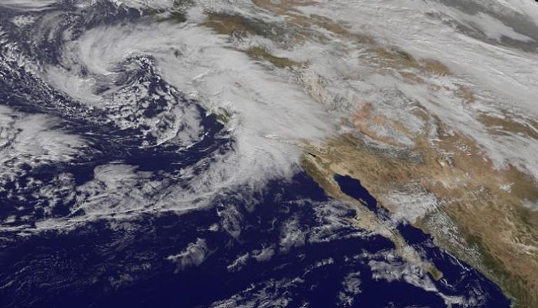 عاصفة قوية تجتاح كاليفورنيا