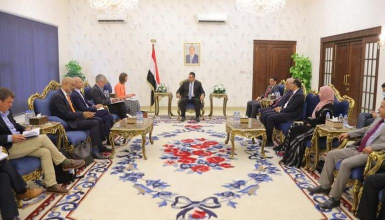 جانب من لقاء رئيس وزراء اليمن بسفراء أوروبيين