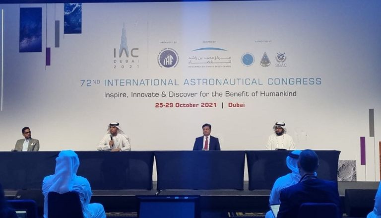 جانب من المؤتمر الصحفي لإعلان تفاصيل تصنيع القمر تصنيع 90% من هيكل القمر في الإمارات