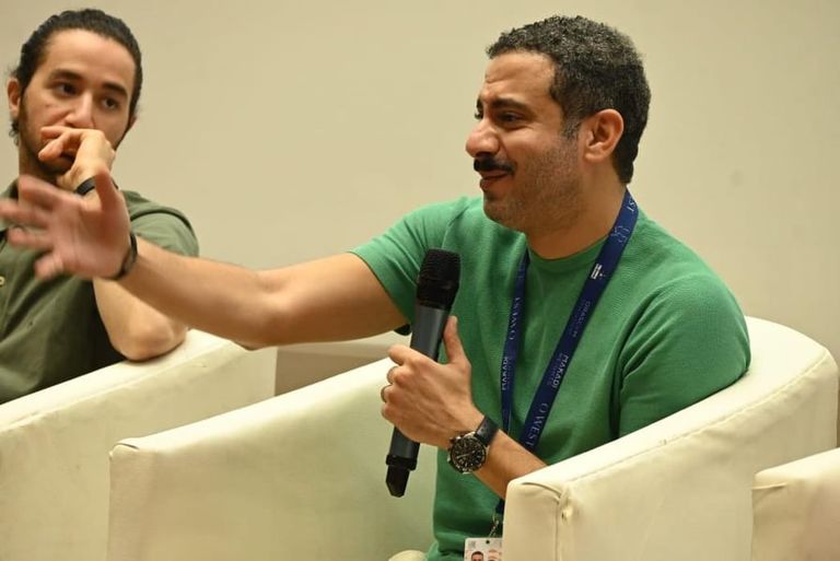 الممثلون من اليمين: محمد فراج وأحمد مالك ومي الغيطي