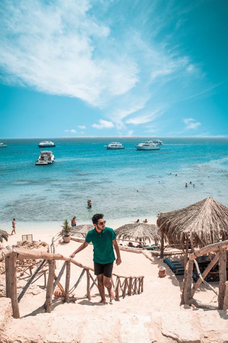 المصور المصري الشاب تحت سطح البحر الأحمر