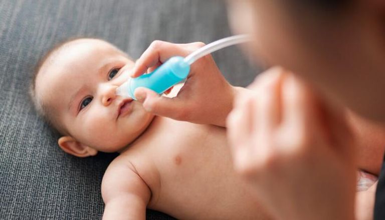 تنظيف أنف الرضيع عملية ضرورية