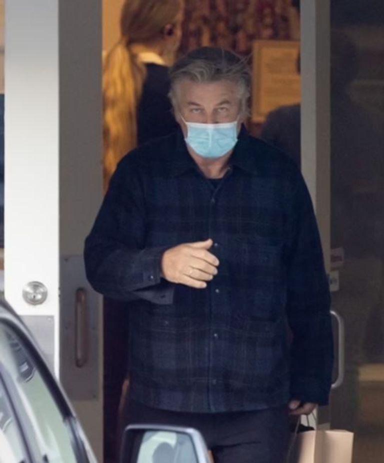 أليك بالدوين مع عائلته- أرشيفية