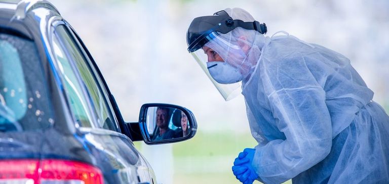 تكثيف إجراءات الفحص عبر العالم لمحاصرة الفيروس