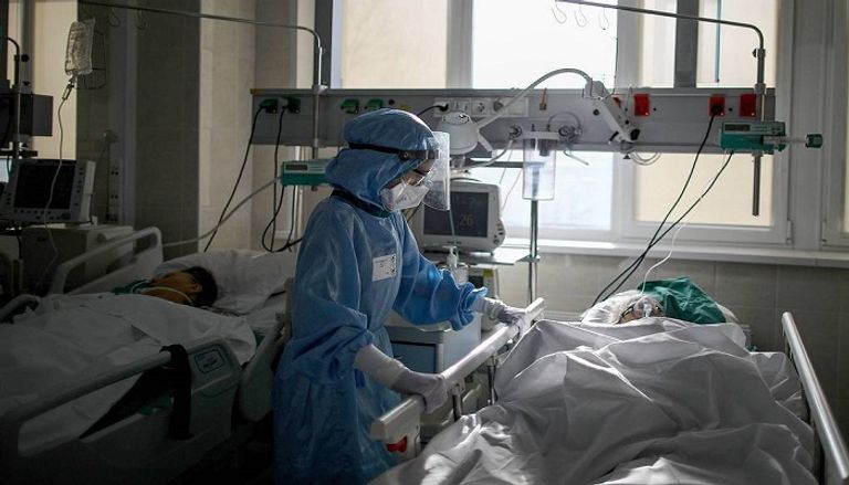 شخص يخضع لاختبار كورونا في روسيا- أرشيفية