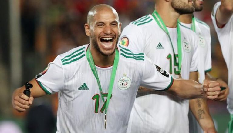 عدلان قديورة لاعب منتخب الجزائر المخضرم