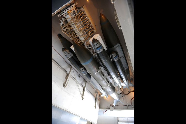 قاذفة "b1-b لانسر" الاستراتيجية فخر العسكرية الأمريكية