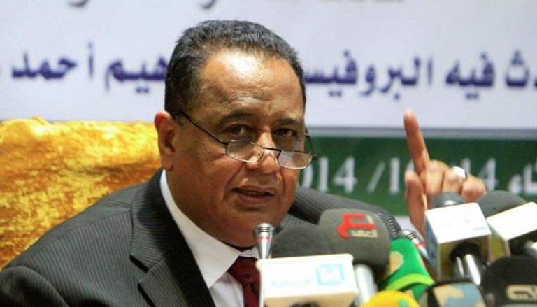 وزير خارجية البشير ورئيس الحزب الحاكم سابقا إبراهيم الغندور- أرشيفية