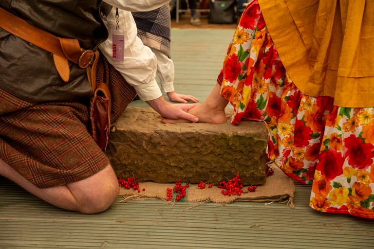 سكان أصليون يشاركون في افتتاح مؤتمر المناخ بغلاسكو