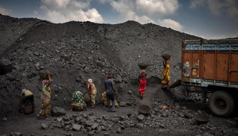 آلاف الأسر تعتمد على الفحم كمصدر دخل لها