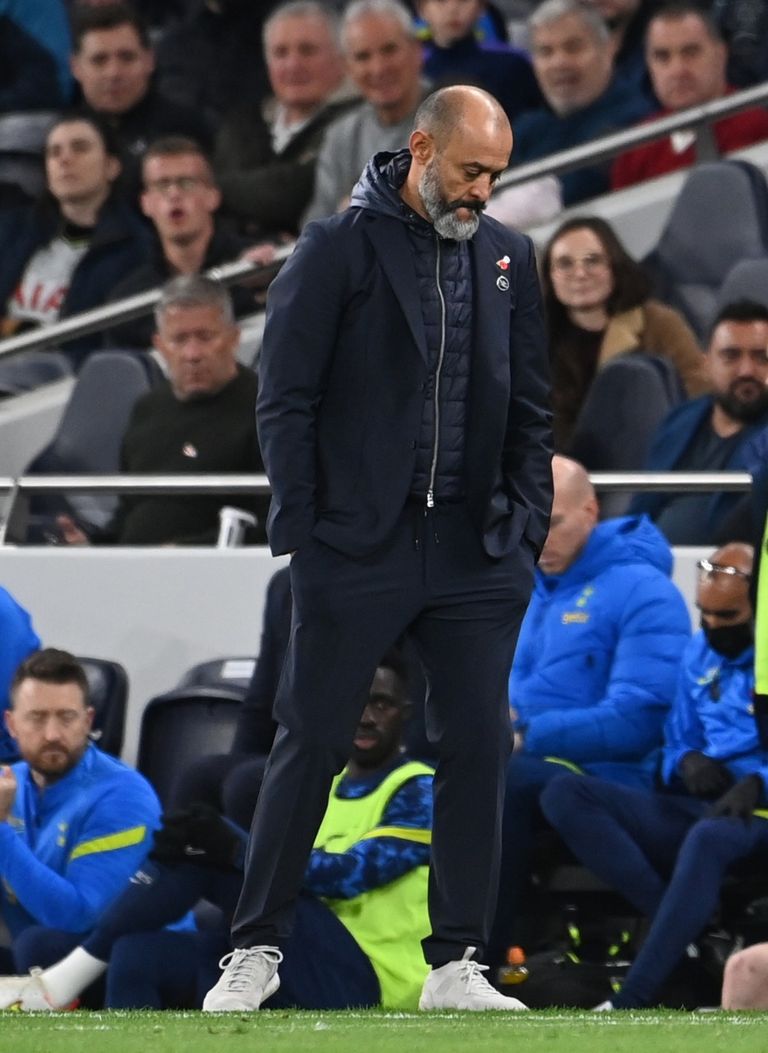 توتنهام يقيل المدرب نونو إسبريتو سانتو