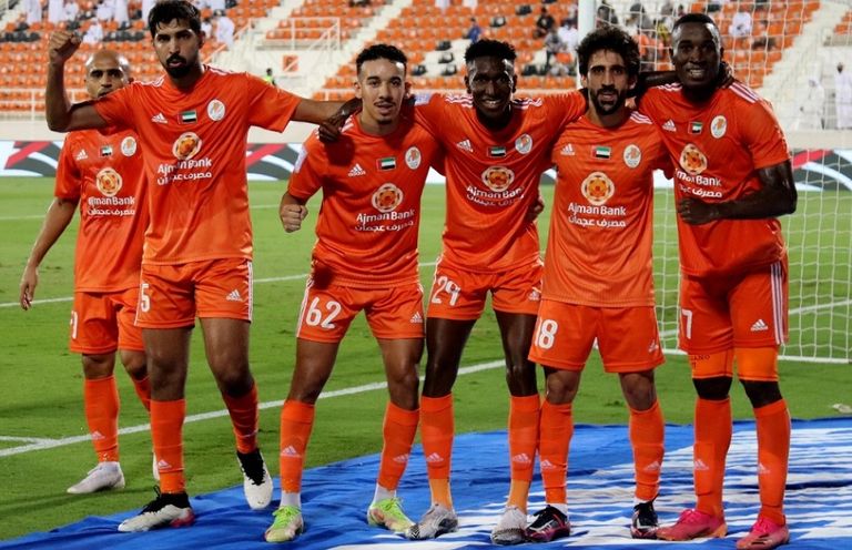 عجمان يصعق الجزيرة في الدوري الإماراتي سفيان رحيمي نجم العين وزميله ياسين مرياح