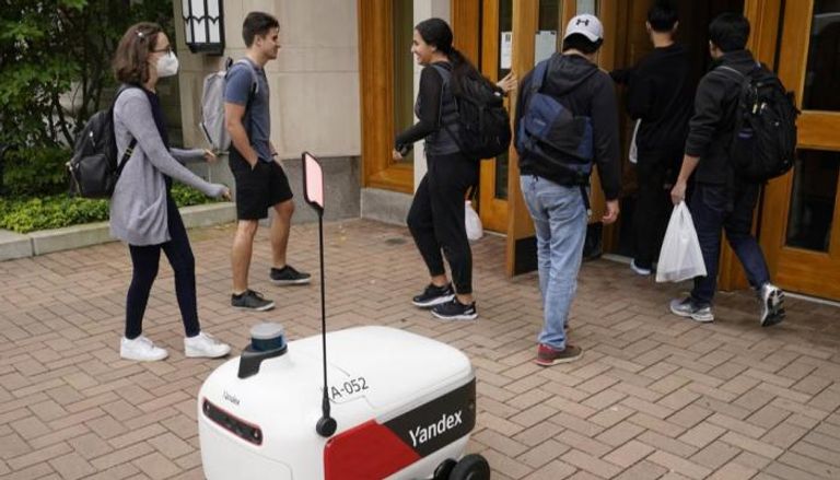روبوتات الأرصفة تنتشر في الحرم الجامعي