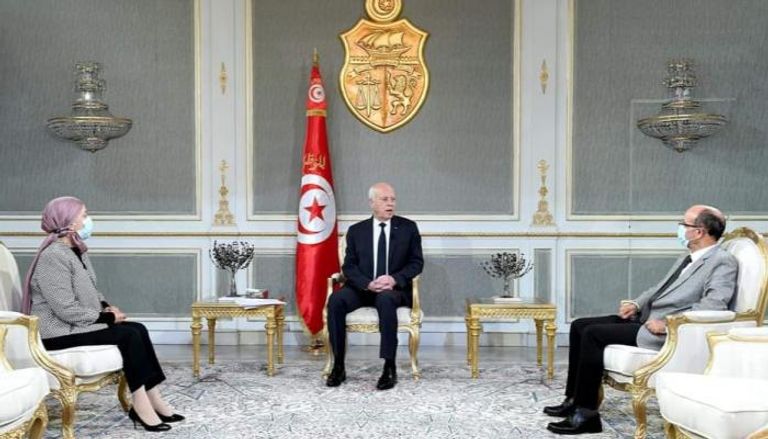 رئيس تونس خلال لقاء وزيرة العدل ورئيس محكمة المحاسبات
