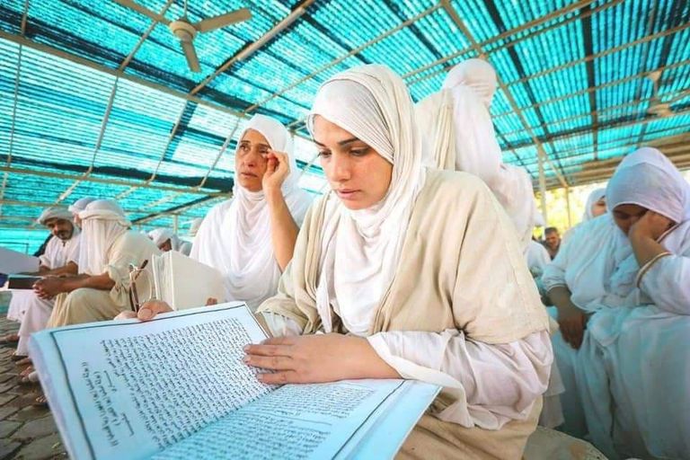 طقوس التعميد في عيد الازدهار