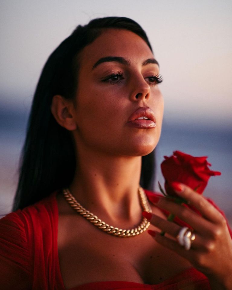 جورجينا رودريغيز عارضة أزياء مشهورة وصديقة اللاعب كريستيانو رونالدو