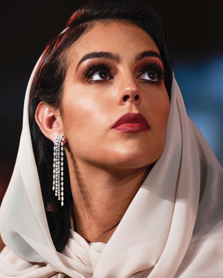 جورجينا رودريغيز عارضة أزياء مشهورة وصديقة اللاعب كريستيانو رونالدو