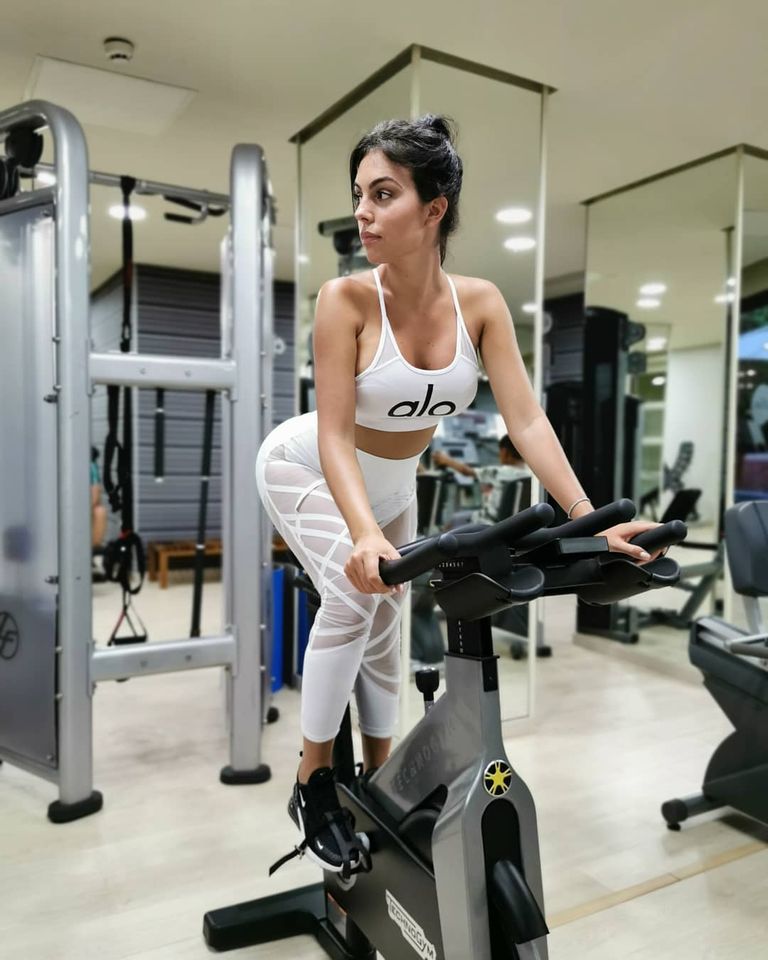 جورجينا رودريغيز عارضة أزياء مشهورة وصديقة اللاعب كريستيانو رونالدو