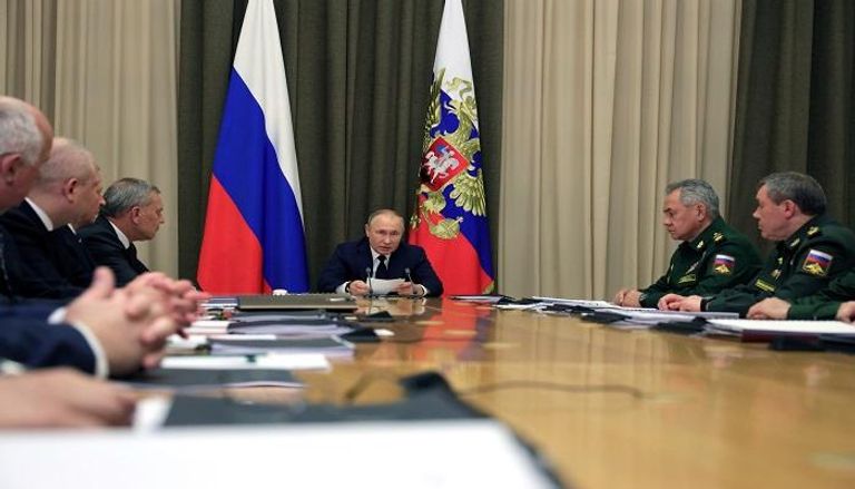 بوتين خلال اجتماع مع مسؤولين من وزارة الدفاع الروسية