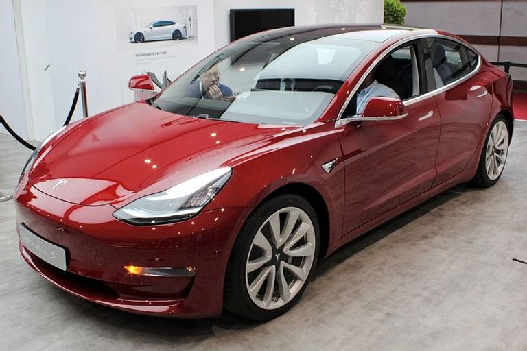 طراز Tesla Model 3 طراز Tesla Model S Long Range
