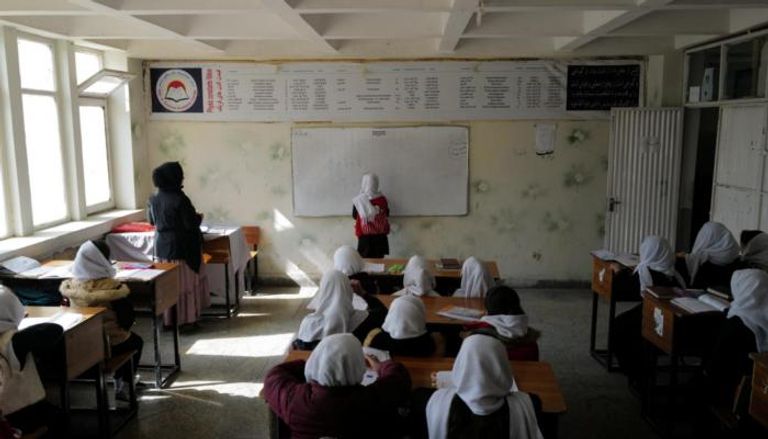 طالبات أفغانيات داخل إحدى المدارس 2021