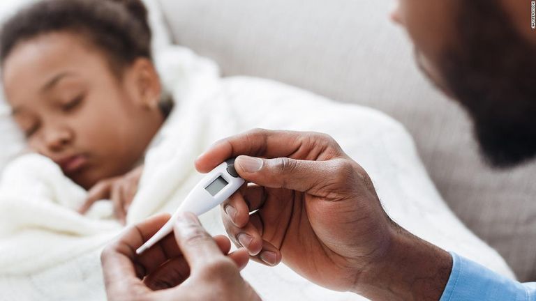 ينصح الأطباء بضرورة تلقي الأطفال لقاح كورونا