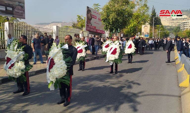 جنازة الفنان السوري الكبير صباح فخري من مستشفى الشامي في دمش إلى حلب لقطة من جنازة صباح فخري