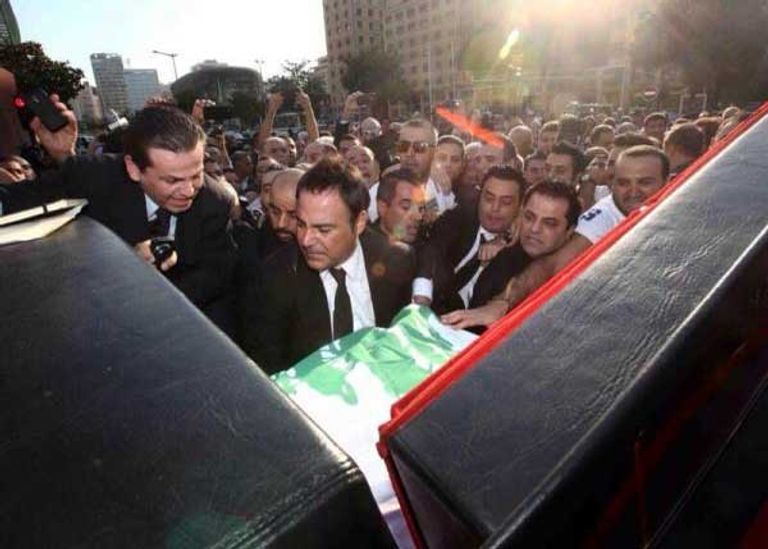 جنازة الفنان السوري الكبير صباح فخري من مستشفى الشامي في دمش إلى حلب لقطة من جنازة صباح فخري