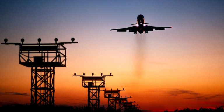 طائرة تستعد للإقلاع