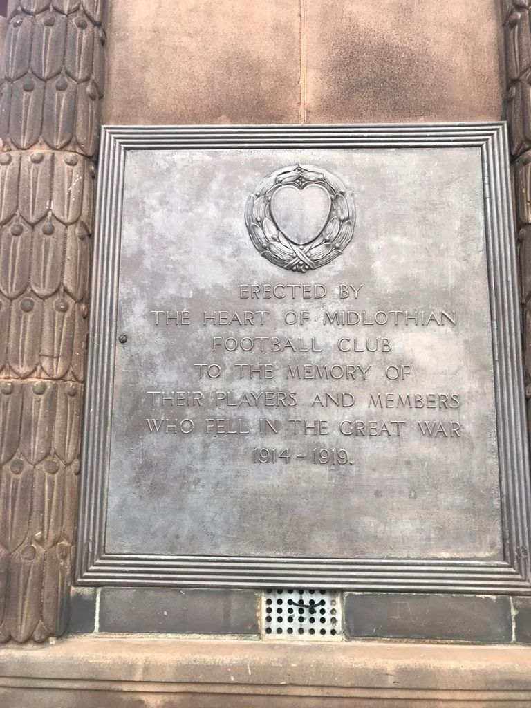 النصب يوثق تضحيات فرقة