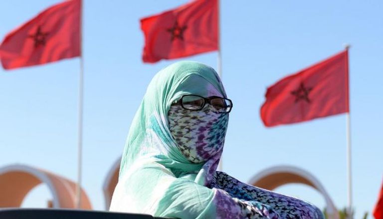 مغربية صحراوية ترتدي الملحفة - أرشيفية