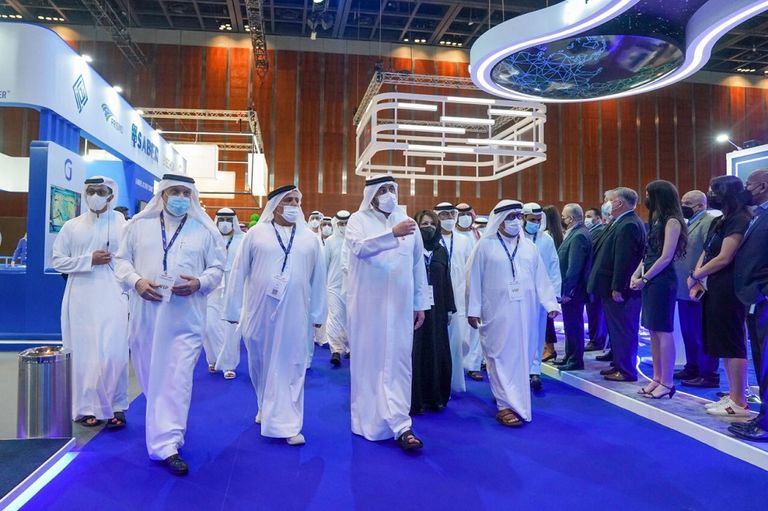 الشيخ أحمد بن محمد بن راشد آل مكتوم رئيس مجلس دبي للإعلام يفتتح أعمال الدورة الـ18 للمؤتمر والمعرض العالمي للاتحاد الدولي للطرق