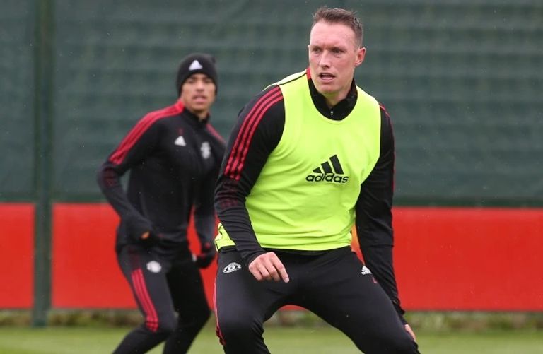 فيل جونز لاعب مانشستر يونايتد مانشستر يونايتد