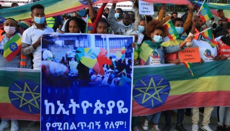 جانب من الحشود الداعمة للحكومة الإثيوبية بأديس أبابا 