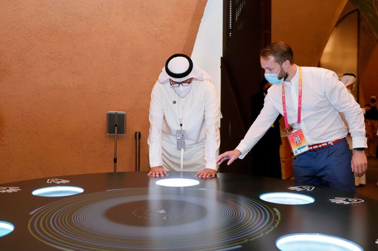 سلطان الجابر يزور أجنحة النمسا وأمريكا والكويت في