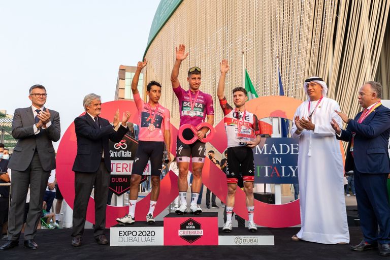 سباق "طواف إيطاليا" للدراجات الهوائية سباق "طواف إيطاليا" للدراجات الهوائية