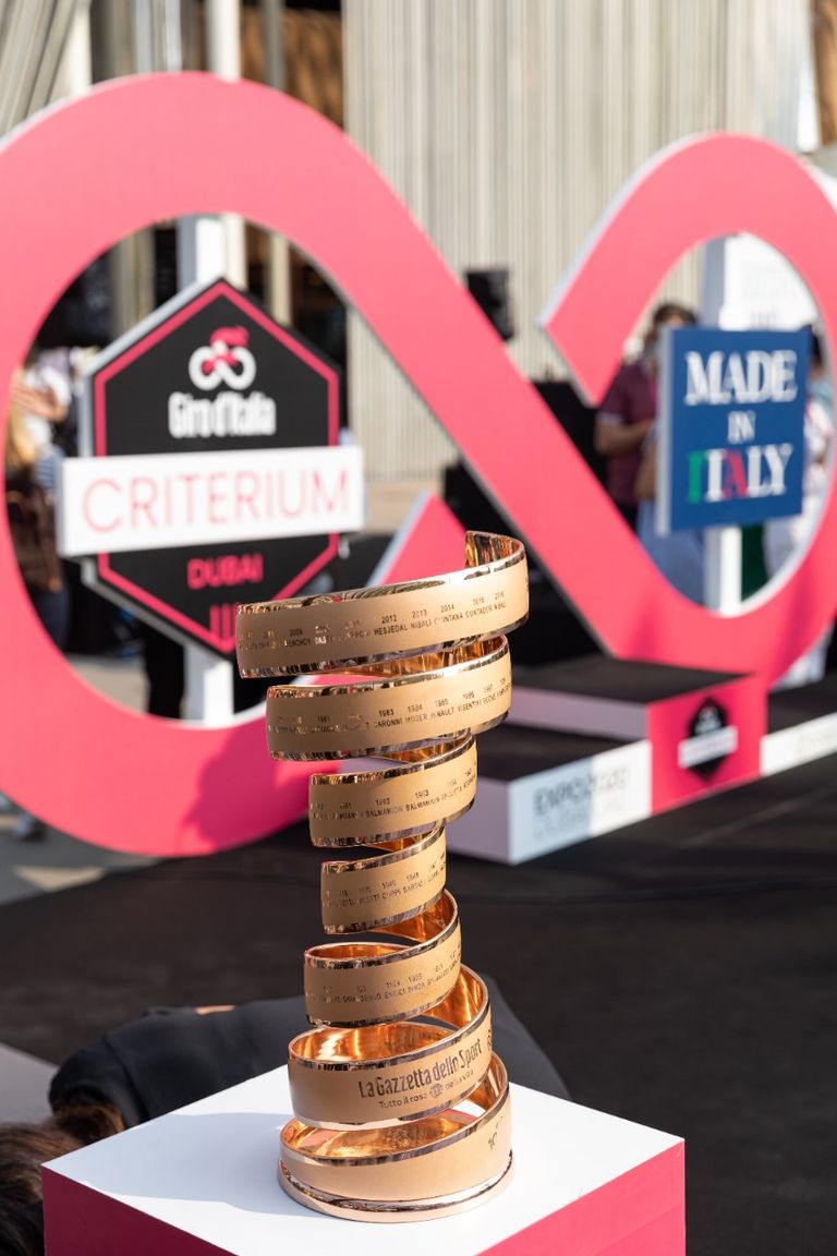 سباق "طواف إيطاليا" للدراجات الهوائية