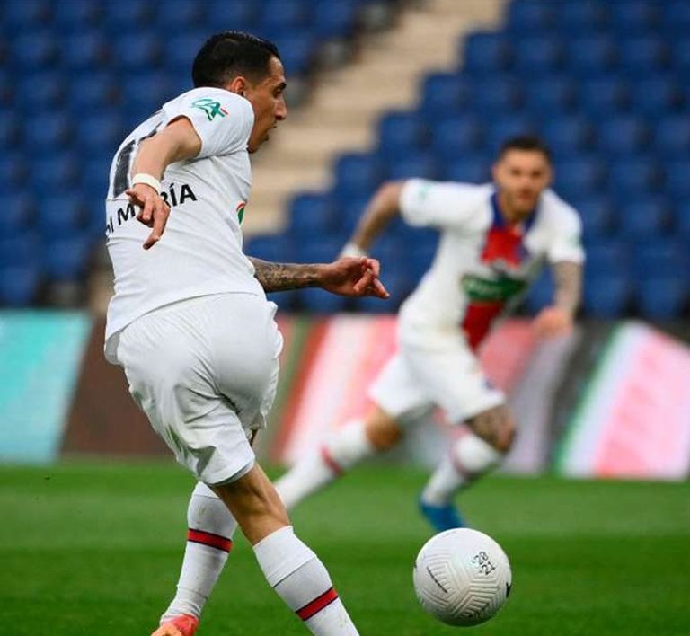 دي ماريا يمارس الرابونا نيمار دا سيلفا بقميص البرازيل