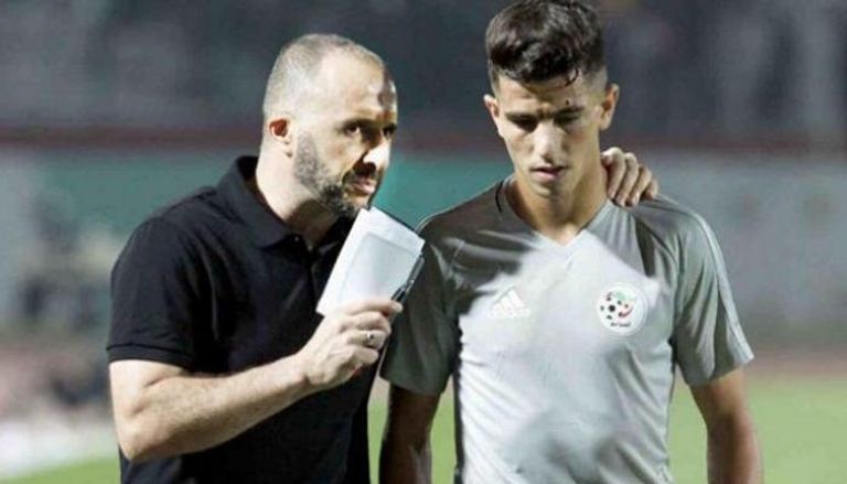 جمال بلماضي مدرب منتخب الجزائر مع يوسف عطال
