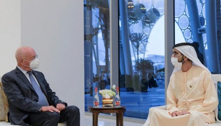 محمد بن راشد يلتقي رئيس المنتدى الاقتصادي العالمي في إكسبو2020 دبي