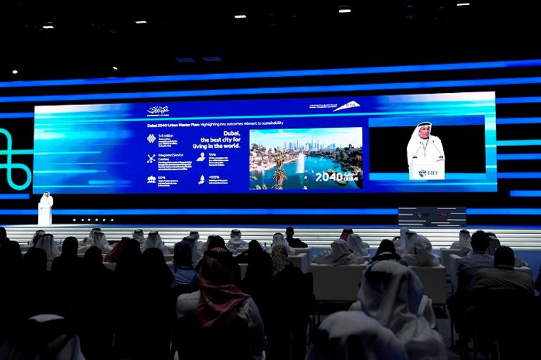 مطر محمد الطاير خلال كلمته بالمؤتمر العالمي للاتحاد الدولي للطرق