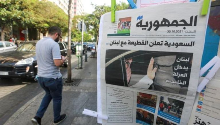 أحد شوارع العاصمة بيروت عقب إعلان السعودية سحب سفيرها من لبنان