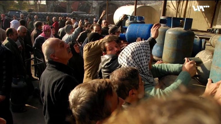 فجوة شاسعة بين احتياجات الأسر السورية والراتب الشهري