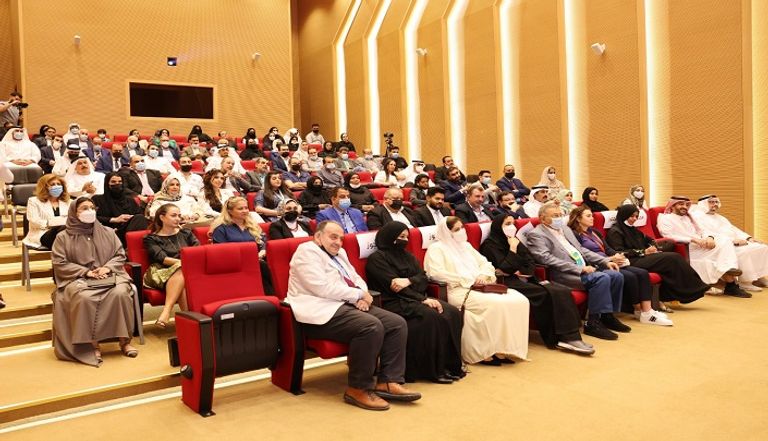 لقاء الشيخة بدور القاسمي مع أصغر ناشرة إماراتية