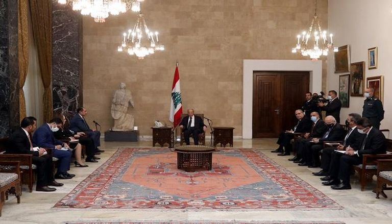 وفد الجامعة العربية خلال لقاء الرئيس اللبناني
