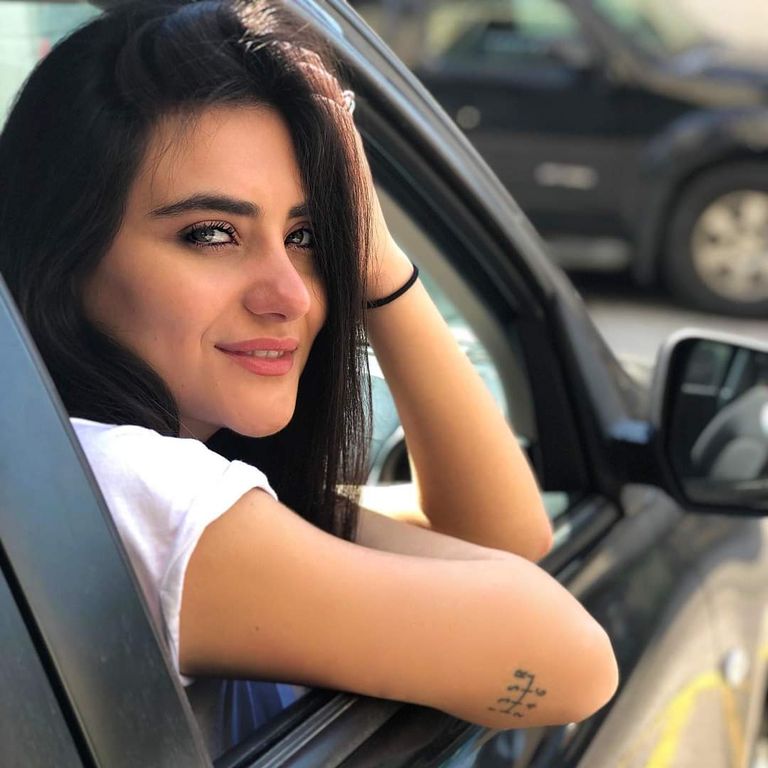 الشابة اللبنانية رنا حايك