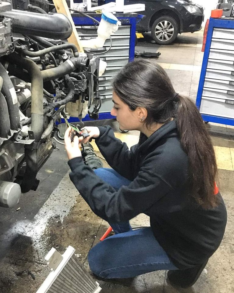 الشابة اللبنانية رنا حايك