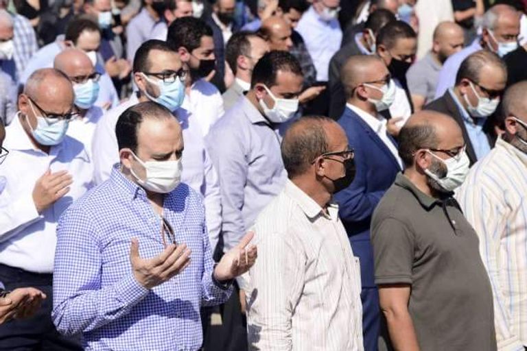 صلاة الجنازة على جثمان الفنان المصري أحمد خليل