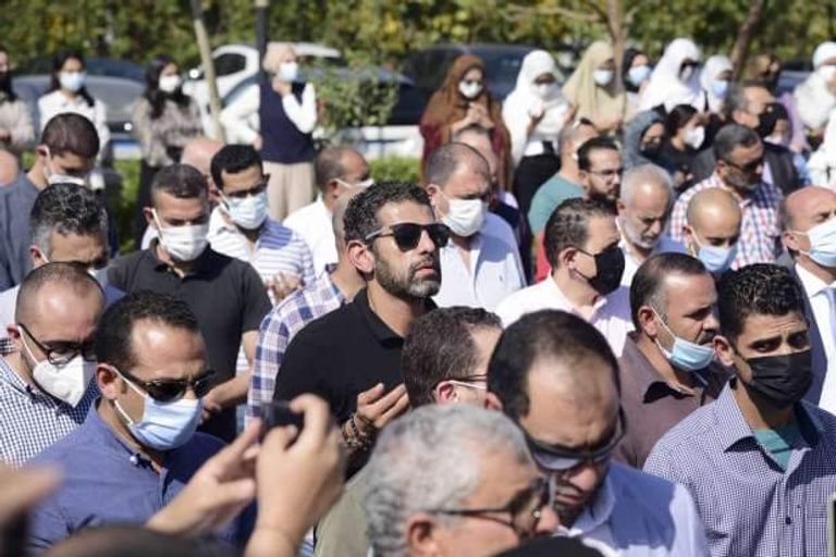 صلاة الجنازة على جثمان الفنان المصري أحمد خليل