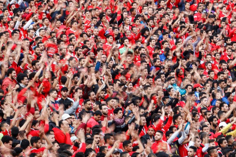 جماهير الكرة المصرية ترفع صور صلاح - أرشيفية